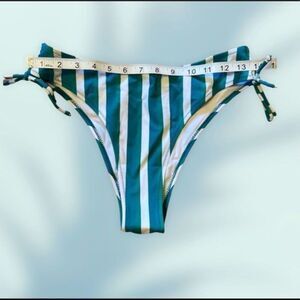 ⭐️bikini bottom 

Non smoking home
BUNDLE & SAVE